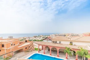 Apartment with pool - Image 3