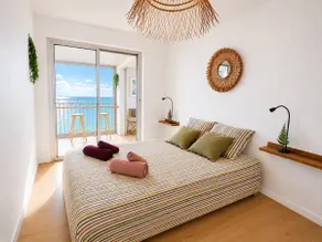 Living at the beach • Waking up facing the Mediterranean - Image 5