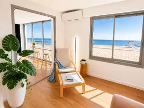 Living at the beach • Waking up facing the Mediterranean - Image 2