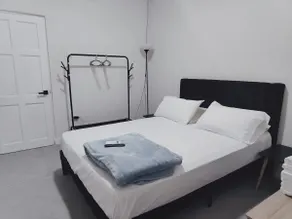 Great location, Mins from Beach - Image 3