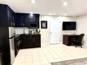 Superior Basement Suite with Private Bathroom - Image 5