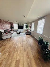 3 bedroom on king st 2 blocks waterfront 7 guests - Image 2