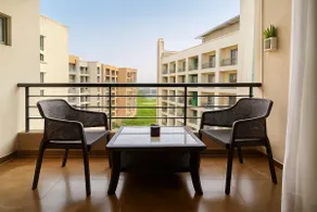 Near Airport, CC2 & New Town. With Pool and Gym - Image 2