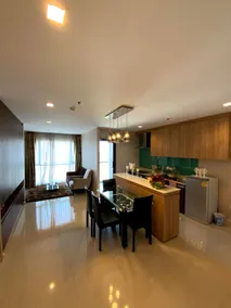 Penthouse With Gorgeous Lakeview - Image 4