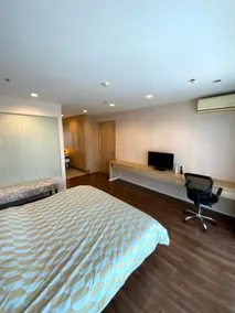 Penthouse With Gorgeous Lakeview - Image 3