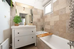 Nice 2-bedroom with terrace and parking - Image 4