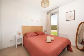 Nice 2-bedroom with terrace and parking - Image 3
