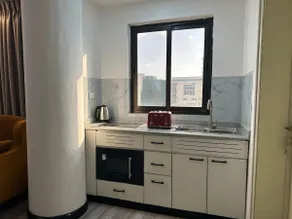 One Bedroom Next to the Airport - Image 4