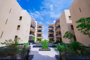 Spacious Luxury Studio | Free Gym + Near Metro - Image 5