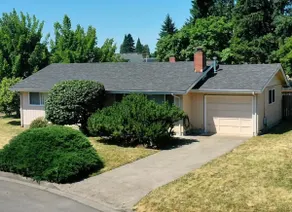 Eugene Escape | Close to Airport & Peaceful - Image 3