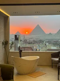 GITILounge Pyramids View Hot Tub - Image 2