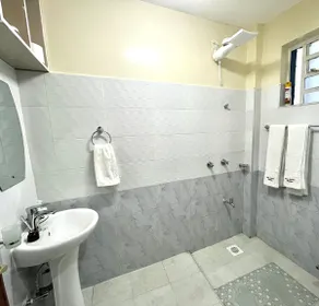 Naka Executive Suites With Balcony, Amazing View of Lake Nakuru, GYM - Image 3
