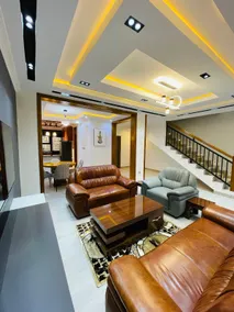 Stylish Home with Airport View - Image 2