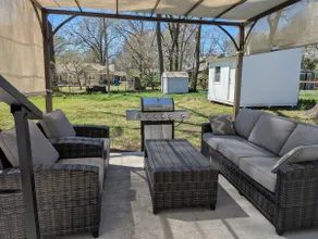Comfy 3-Bedroom House in Merriam - Image 4