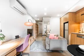 Stylish South Yarra Stay - Pool & Wellness Perks - Image 3