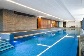 Stylish South Yarra Stay - Pool & Wellness Perks - Image 2