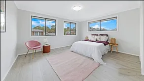 Center of Rouse Hill house with back yd - Image 2