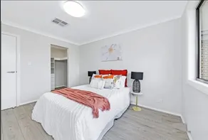 Center of Rouse Hill house with back yd - Image 4