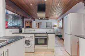 Converted Church - Sleeps 8 with Parking & WiFi - Image 3
