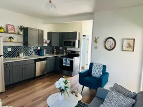 Navy & Nectar: lower 2BR near Falls and Buffalo - Image 5