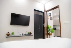 Bright & Cozy 1BHK Gurugram+Balcony|Sector42 - Image 2