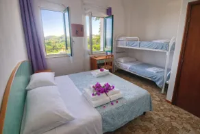 Hotel Bellavista Ischia basic quadruple room and pool - Image 5
