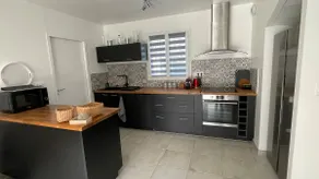 House, 8 people. - Image 4