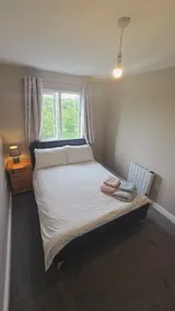 Cosy quiet space 2 bed 2 bath with parking - Image 3