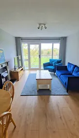 Cosy quiet space 2 bed 2 bath with parking - Image 2