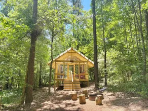 Glamping Screenhouse at Kerr Lake — ”The Hideaway” - Image 4