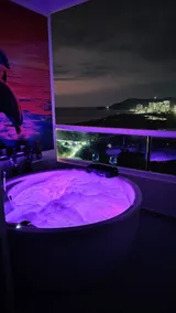 Suite on the 14th floor with ocean and mountain views and a private Jacuzzi - Image 5