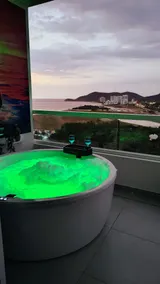 Suite on the 14th floor with ocean and mountain views and a private Jacuzzi - Image 4