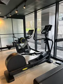 Spacious Central Apartment Terrace Gym Free Parking - Image 4