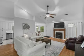 Azalea Place - Comfy 3/2 On Quiet Culdesac - Image 2