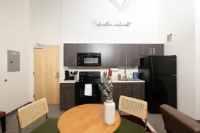 Cream City Industrial Loft Near Fiserv with Parking - Suite 1 - Sleeps 8 - Image 4
