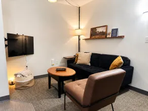Cream City Industrial Loft Near Fiserv with Parking - Suite 1 - Sleeps 8 - Image 2