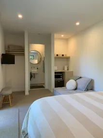 Beautiful, peaceful studio. - Image 2