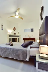 Spacious, air-conditioned, comfortable accommodation - Image 4