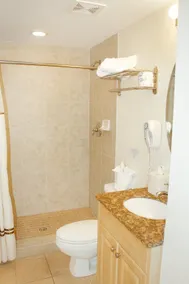 Enjoy Your Vacay! Unit w/ Kitchen, Free Parking! - Image 5