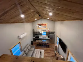 Theo’s Lake Cabin - Image 3