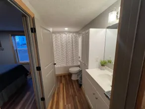 Theo’s Lake Cabin - Image 4