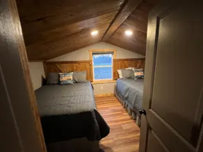 Theo’s Lake Cabin - Image 2