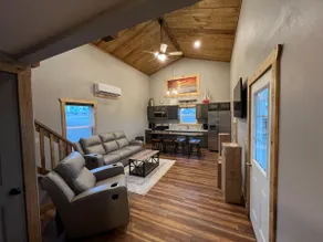 Theo’s Lake Cabin - Image 5
