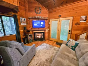 Cozy Dog-Friendly Studio Cabin with Hot Tub, Jetted Tub, Fireplace & WiFi - Image 2