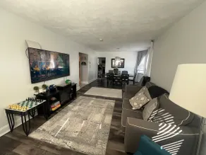 Cozy Family home on Main St - Image 4