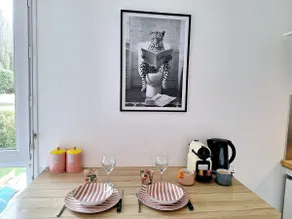 My cozy retreat – Close to Parc Expo & the airport - Image 4