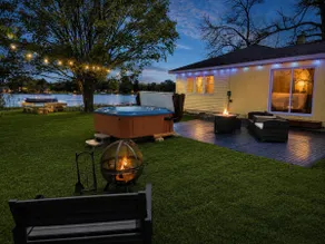 Campau Lakefront Cottage Spa Kayaks Pool Game - Image 2