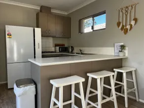 Self-Contained 2 Bedroom Suite with Wifi & Parking - Image 4