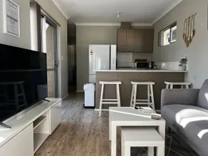 Self-Contained 2 Bedroom Suite with Wifi & Parking - Image 3