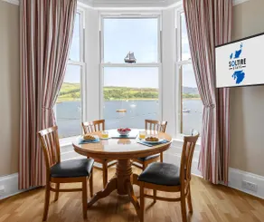 Seafront Village Apartment with Panoramic Views - Image 4